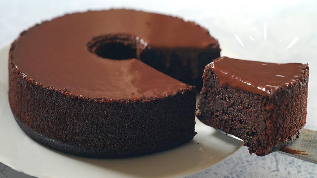 La torta al cioccolato senza uova e burro: 1 ingrediente segreto, veloce e ha solo 180 calorie!