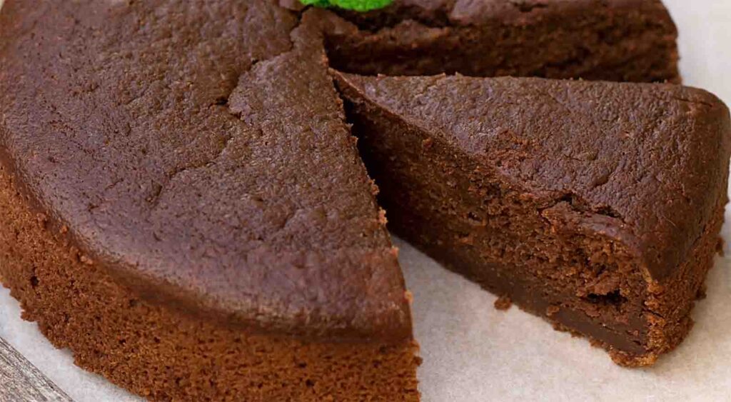 Senza burro e farina, la torta al cioccolato light senza bilancia con sole 180 calorie!