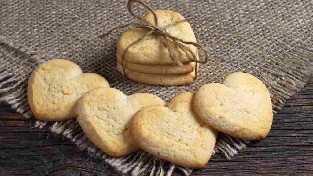 I biscotti agli albumi leggeri e buonissimi, farete un figurone. Solo 50 Kcal!