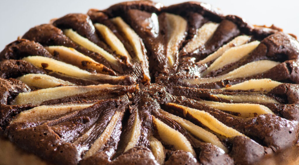 Torta tenerina al cioccolato e pere senza burro, morbidissima e buona. Solo 160 Kcal!