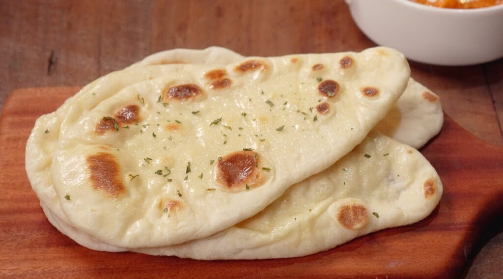 Il pane Naan, la ricetta indiana leggerissima e gustosa che vi stupirà. Ha solo 140 Kcal!