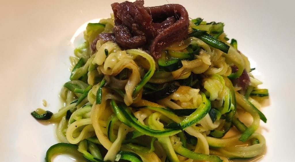 Spaghetti di zucchine con colatura di alici, un piatto super