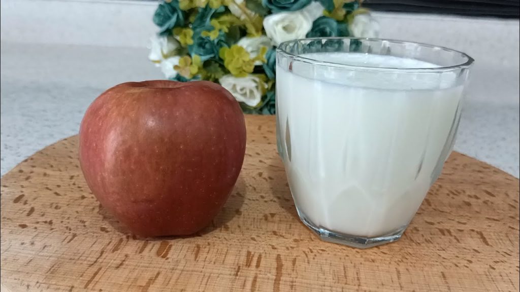 Il frullato di mele, la bevanda dissetante e povera di zuccheri da bere in estate. Solo 140 Kcal!