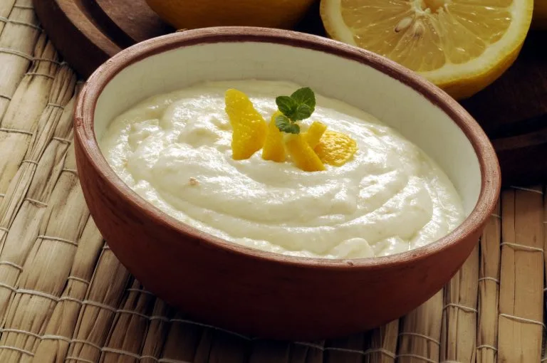 Crema pasticcera? Al limone e senza uova, ottima da gustare al cucchiaio. Solo 95 Kcal!