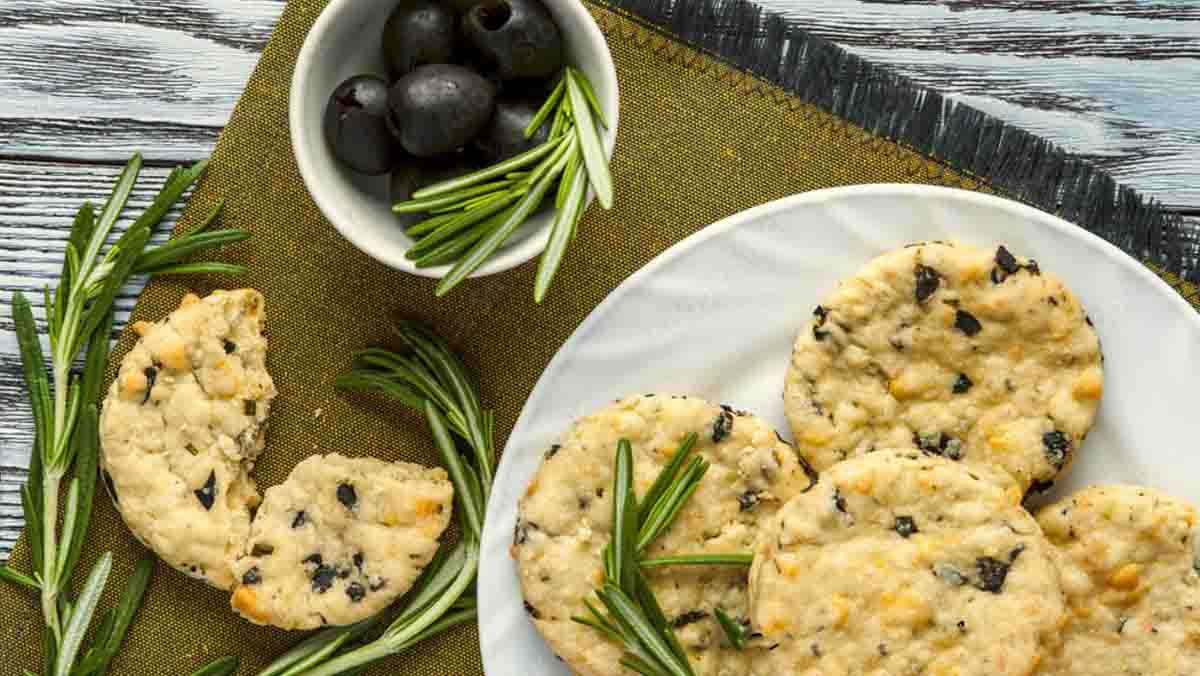 Biscotti alle olive e parmigiano