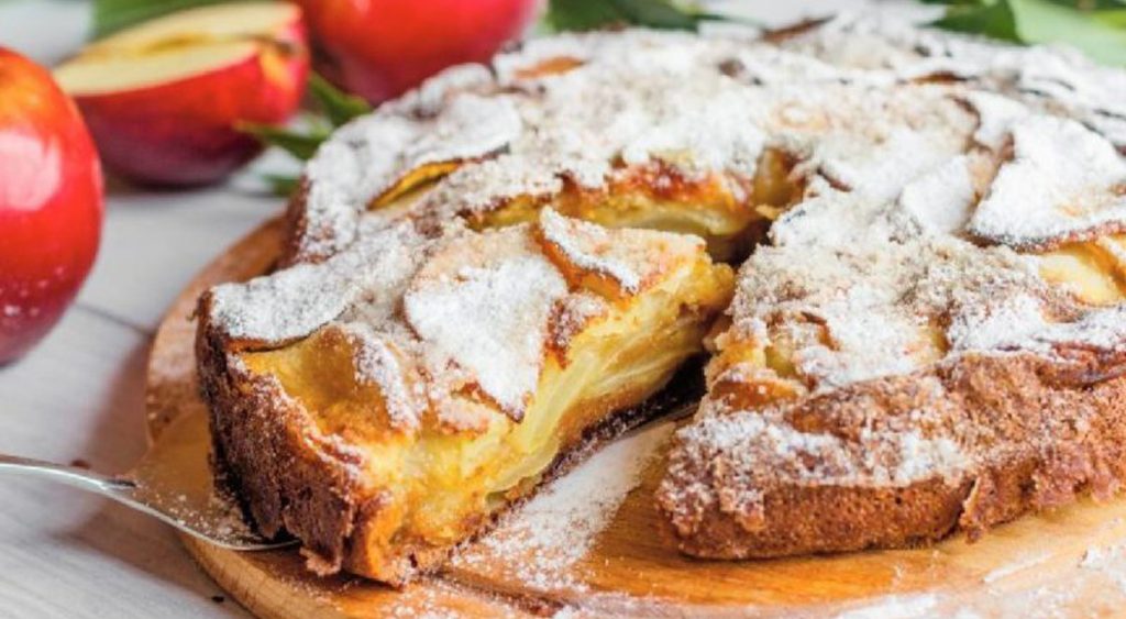 Torta di mele del fornaio, un dolce così irresistibile che si scioglie in bocca. Solo 140 Kcal!