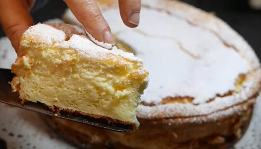 La torta stra-morbida senza farina e burro, solo yogurt! Ha appena 140 Kcal