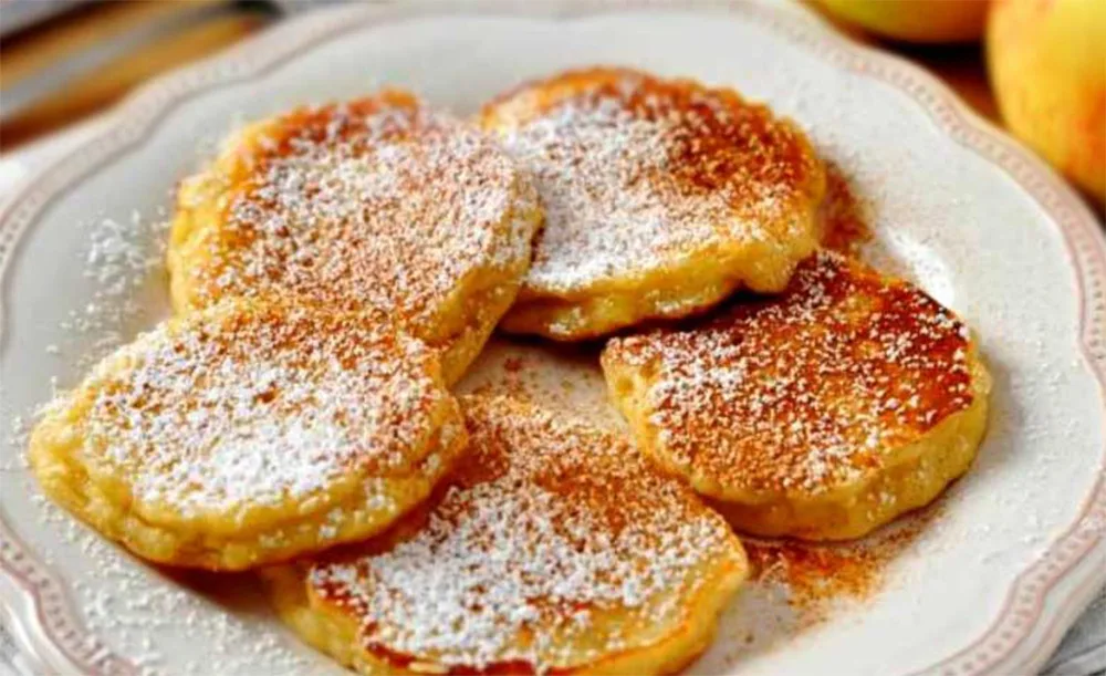 Più soffici, succosi e buoni! Pancake alle mele in 5 minuti, una tira l’altra. Solo 50 kcal