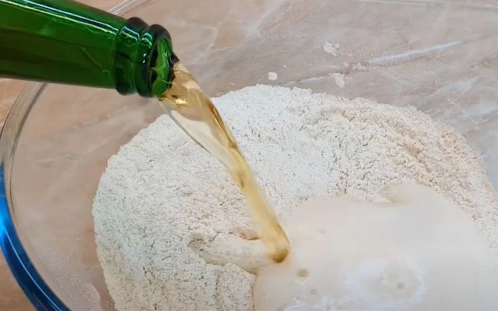 Basta aggiungere la birra all’impasto del pane e vedrete che risultato! La ricetta velocissima