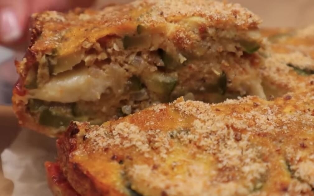 Per averla saporita e leggera, la torta salata di zucchine la preparo così: è semplicissimo | Solo 190 Kcal!