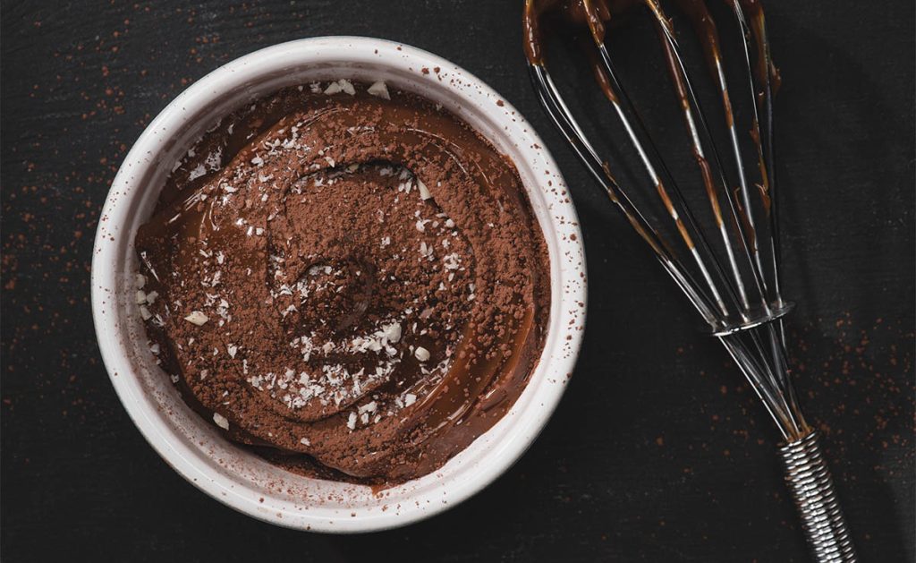 Appena 110 Kcal! Con 3 ingredienti e in 5 minuti questo dessert al cioccolato è pronto, è la fine del mondo!