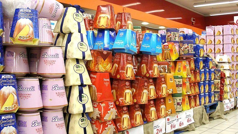 Tutti stanno correndo, panettoni e pandori di qualità a meno di 5 euro: li trovi tutti in questo famoso discount!