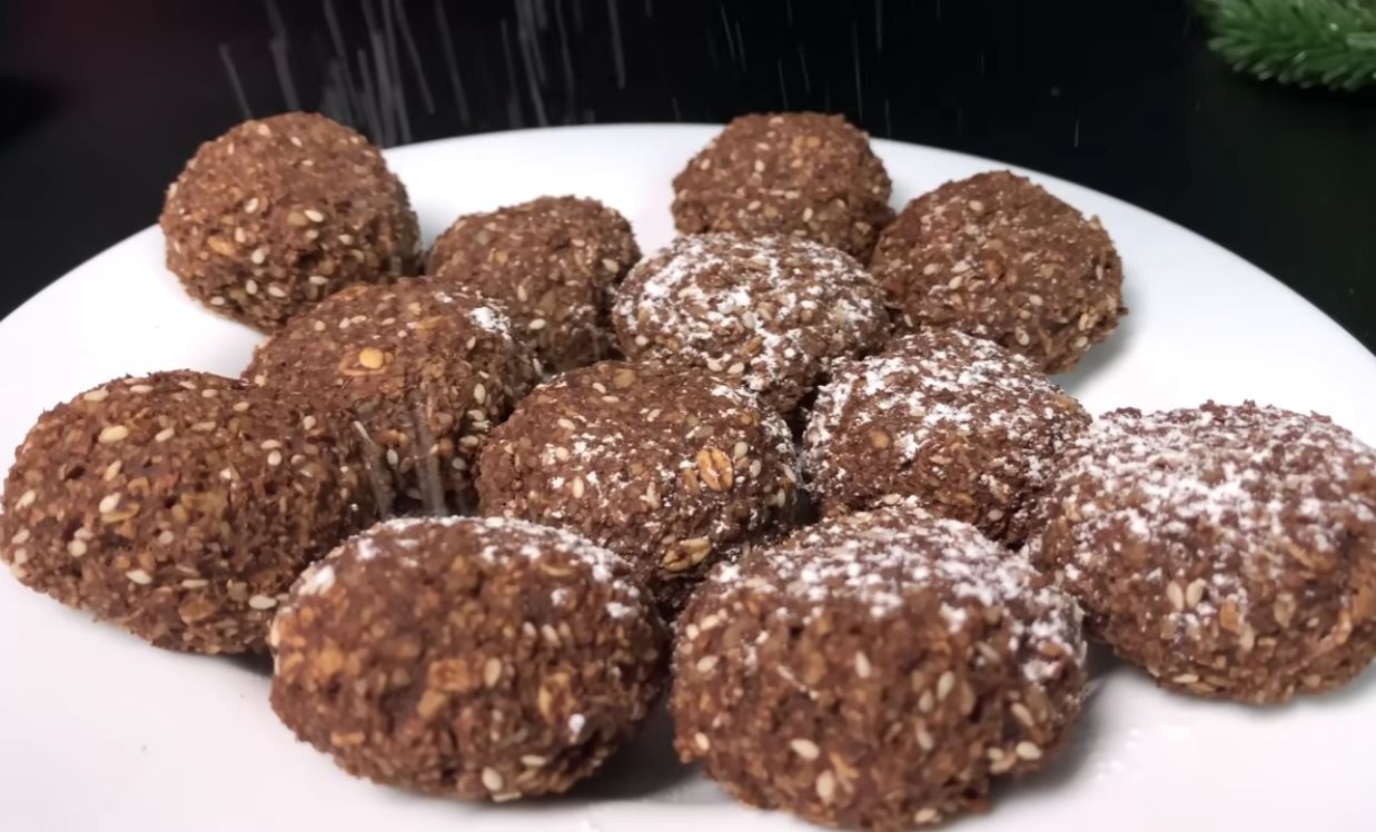 Biscotti di avena, noci, cacao e banana