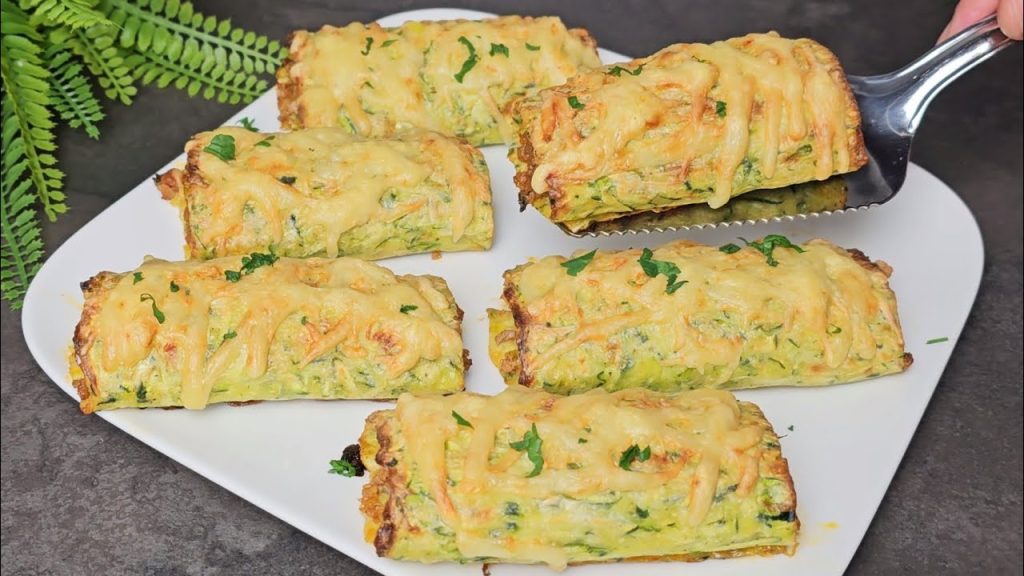 Ho preparato la cena grattugiando 2 zucchine, tutta la famiglia è rimasta a bocca aperta | Solo 170 Kcal!