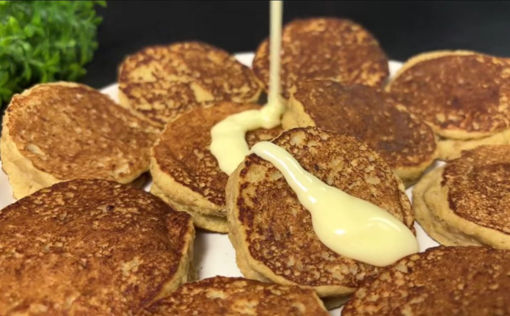 Frittelle di mele e banana, ogni volta che le faccio tutti si precipitano a mangiarle: senza farina e latte | Solo 60 Kcal!