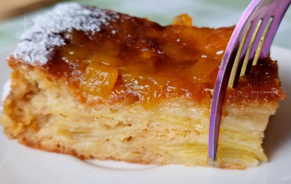 Torta di mele di appena 130 calorie, è così morbida che sembra di mangiare quasi una crema!