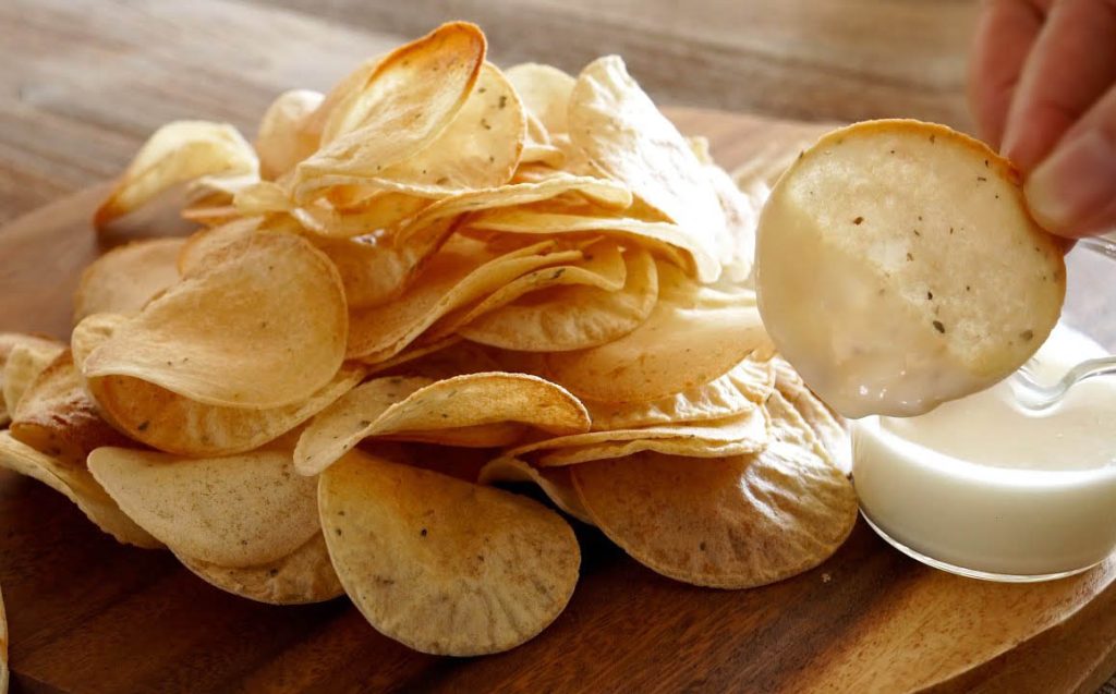 Chips di patate: non friggo nulla, ma le cuocio al forno per ridurre le calorie | Sono croccantissime!
