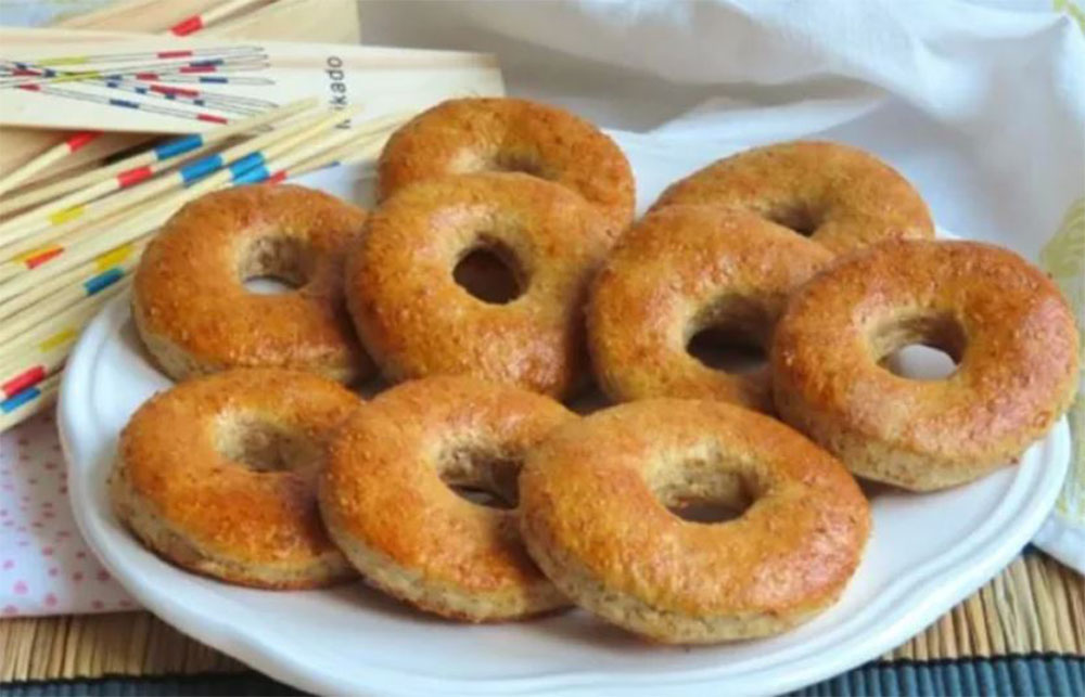 Ciambelline alle mele: non uso farina, burro e né zucchero: le mangio sempre a colazione | Solo 90 Kcal!