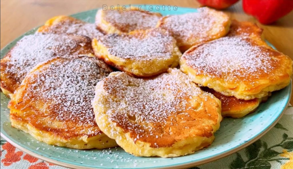 La mattina non c’è niente di meglio che mangiare una ricca frittella di mele: le preparo così | Solo 70 Kcal!