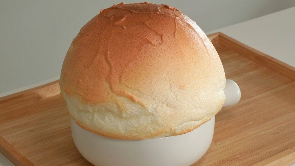 La torta soufflé di 120 calorie, la mangio con una pallina di gelato: è il mio dolce proteico preferito in estate!