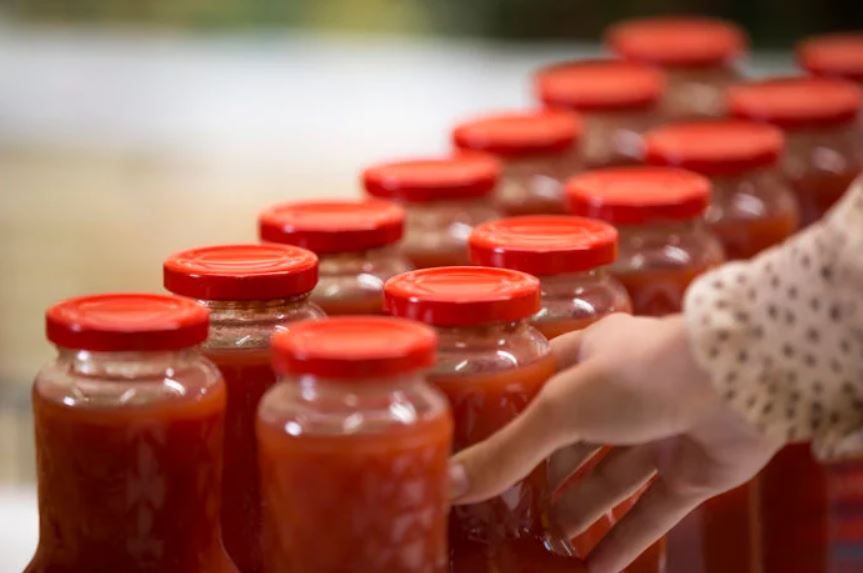 Passata di pomodoro sequestro