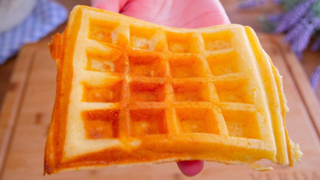 Quando preparo questi waffle al mattino, tutti corrono a tavola: li farcisco come voglio | Solo 70 Kcal!