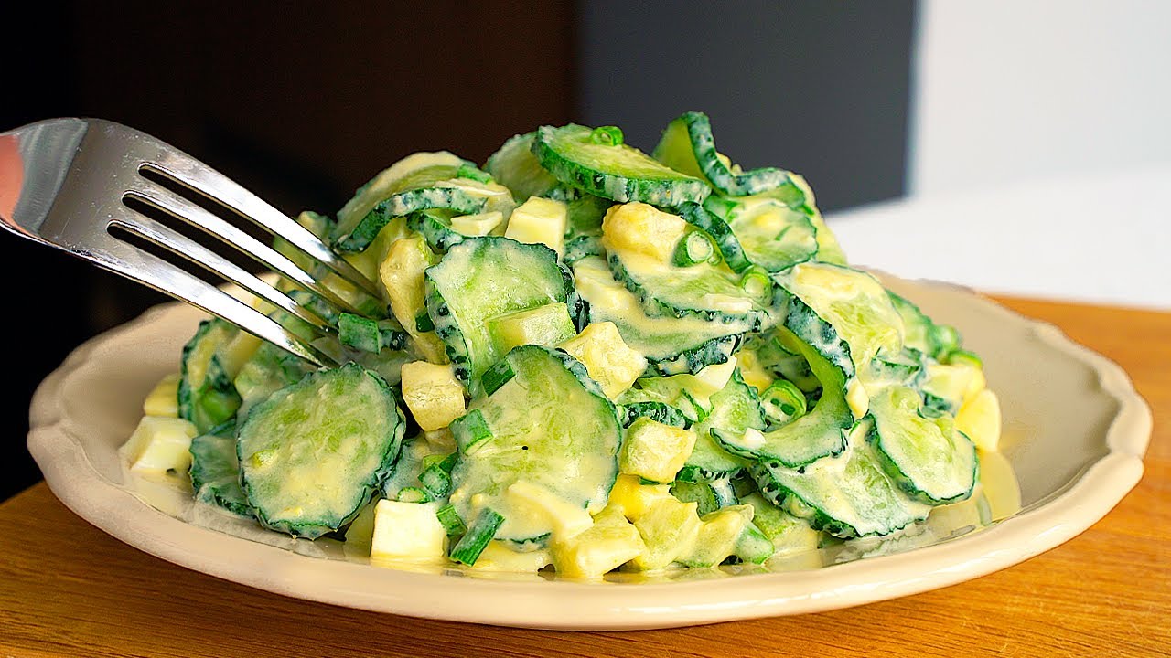 Insalata di cetrioli, zucchine e uova