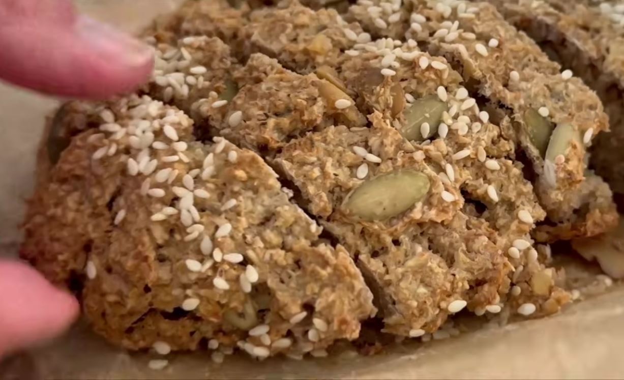 Pane di avena, zucchine e noci