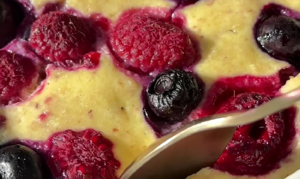 Torta allo yogurt e frutti di bosco