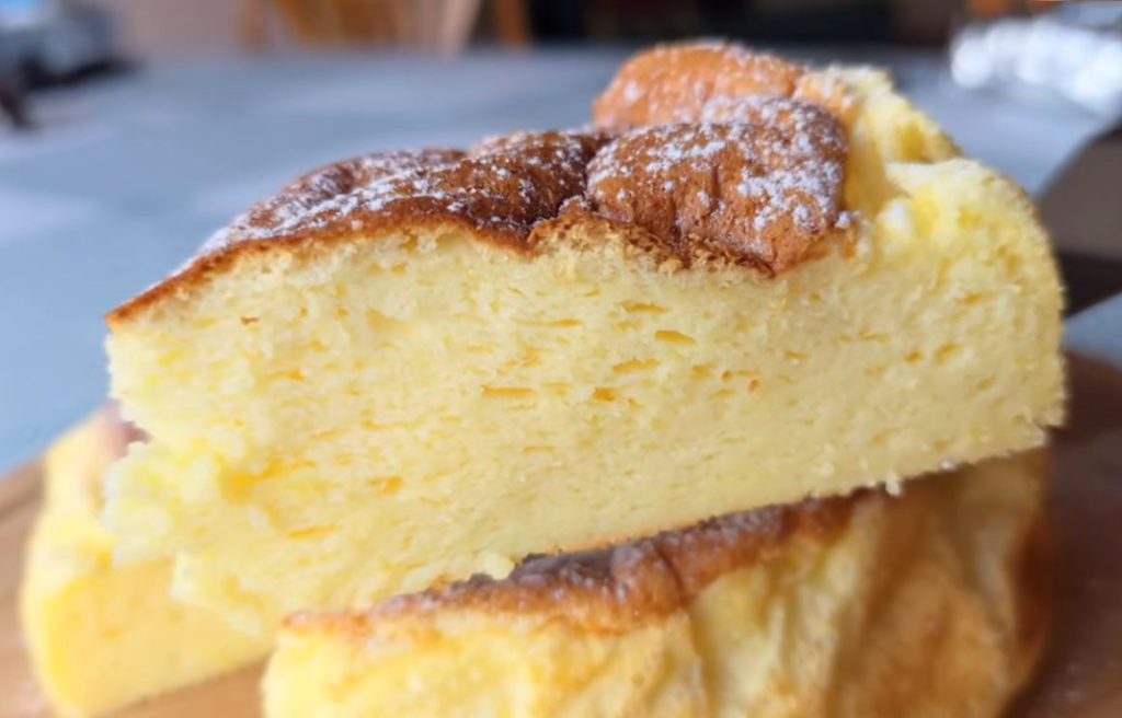 Colazione col botto stamattina, una fetta di questa torta apporta sole 120 calorie: è fresca e cremosa!