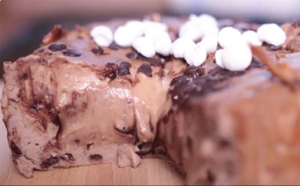 Nei giorni di allenamento mangio sempre una fetta di questa torta, così faccio il pieno di proteine!