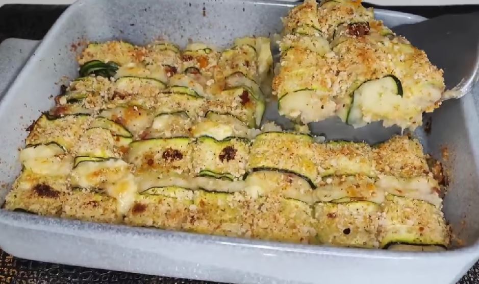 Ho riempito le fette di zucchine con questo ripieno saporitissimo e ci ho fatto gli involtini: sono venuti buonissimi | Solo 60 Kcal!