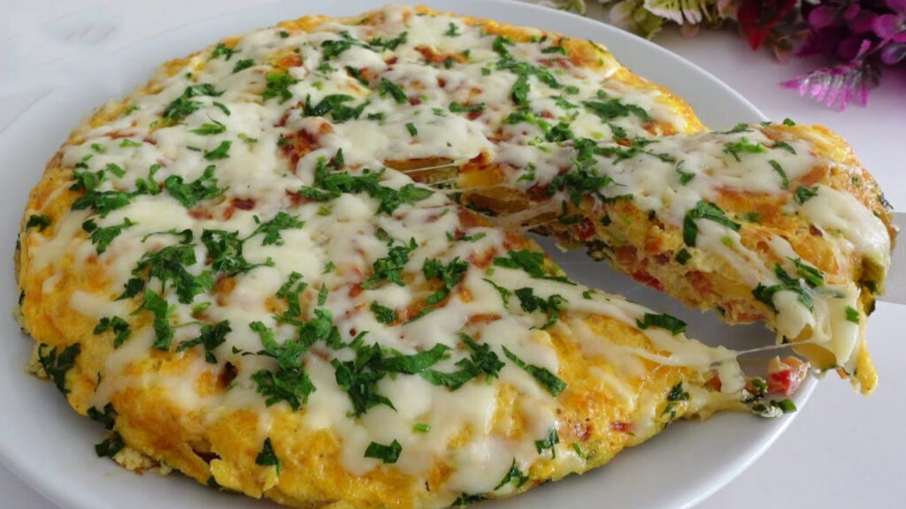 Per cena quando non ho neanche un’ora per cucinare, preparo questa frittata bella nutriente e saziante | Solo 260 Kcal!