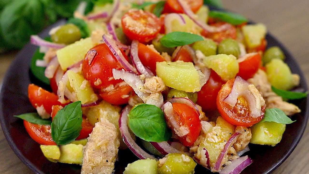 Insalata di patate, tonno e pomodorini