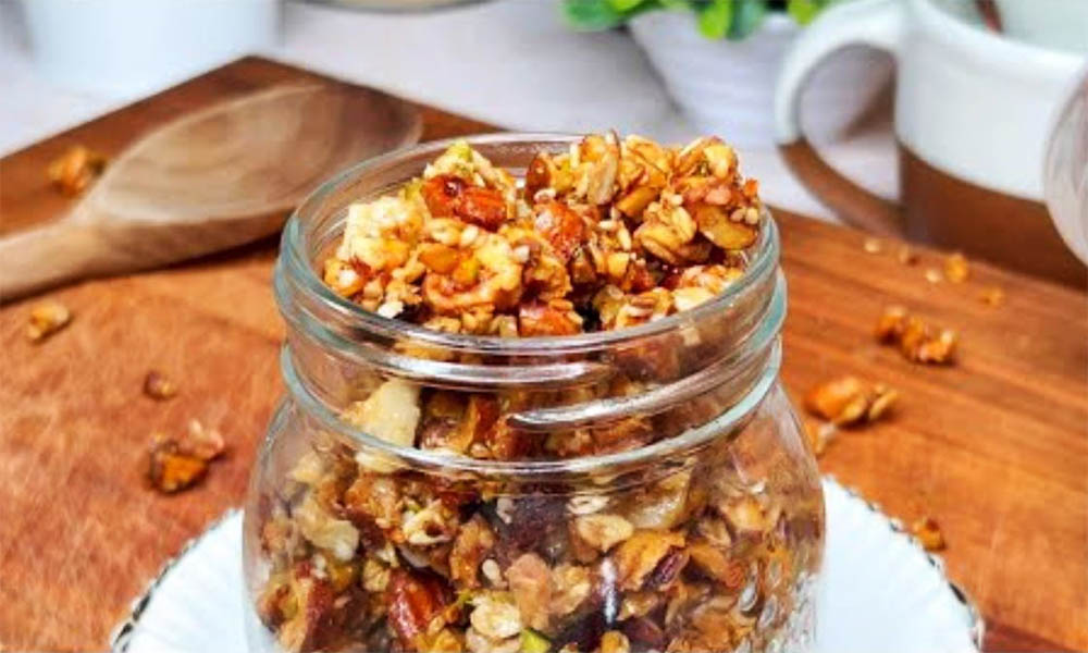 Ho fatto la granola più buona, nutriente e salutare che possiate trovare in giro: in 15 minuti è pronta!