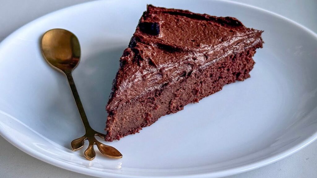 A colazione ho fatto felici tutti, anche chi è a dieta: una fetta di questa torta apporta 112 calorie: la faccio con la zucca e cioccolato!