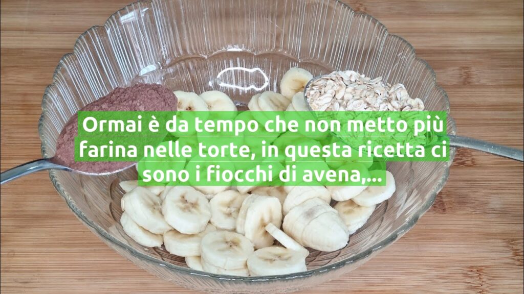 Ormai è da tempo che non metto più farina nelle torte, in questa ricetta ci sono i fiocchi di avena, banane e cacao | Solo 190 Kcal!