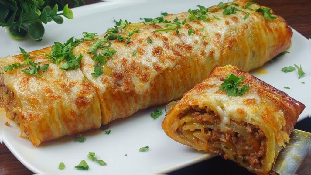 Quando sono a dieta ferrea ma ho tanta fame, mangio una fetta di questo rotolo: è saziante, saporito e anche nutriente | Solo 430 Kcal!