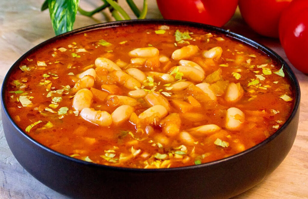 Quando mi sento stanca e debole mangio questa zuppa di fagioli greca: è un vero toccasana!